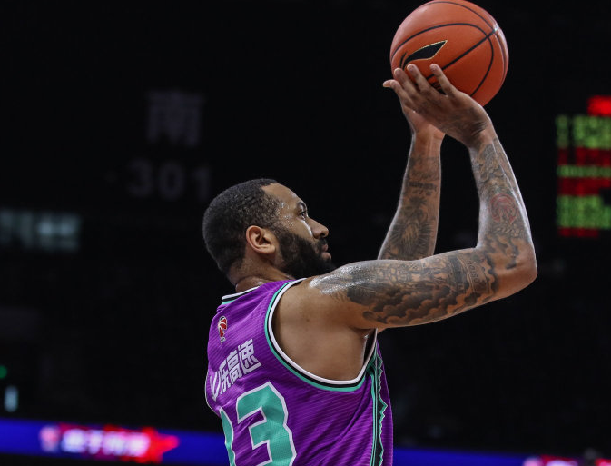 里程碑夜！莱比锡单刀错失，亚冠赛前刷纪录，球迷炸锅，临场指挥获称赞